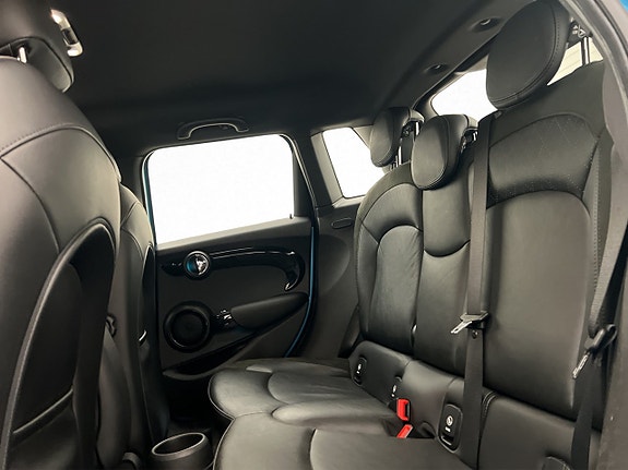 MINI Cooper S 22 of 28