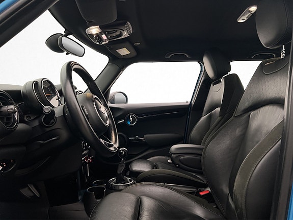 MINI Cooper S 10 of 28