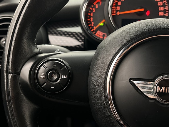MINI Cooper S 12 of 28