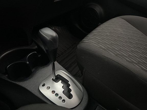 Toyota Yaris 17 of 23