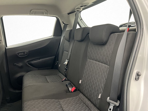 Toyota Yaris 15 of 23