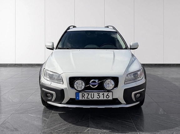 Volvo XC70 2 of 13