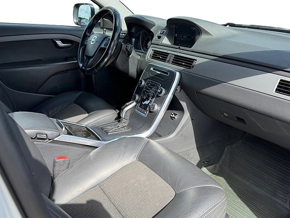 Volvo XC70 11 of 13