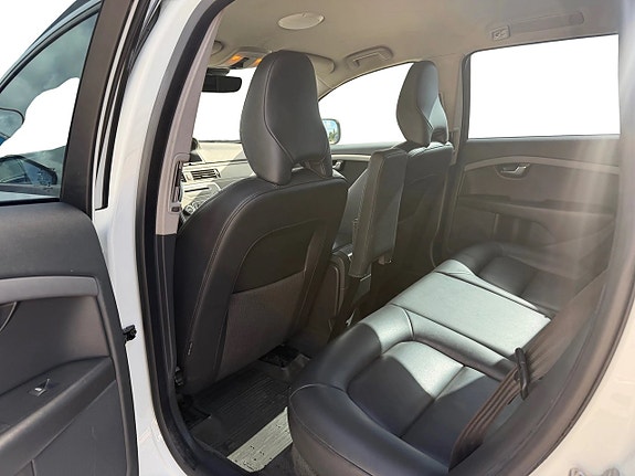 Volvo XC70 13 of 13