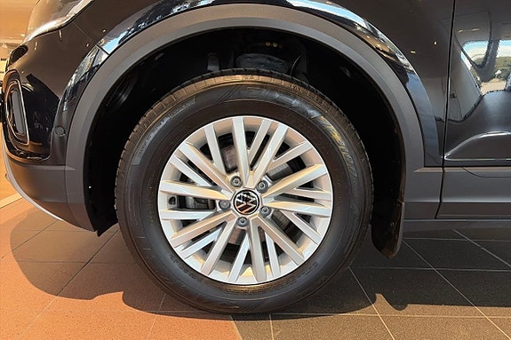 Volkswagen T-Roc 21 of 21