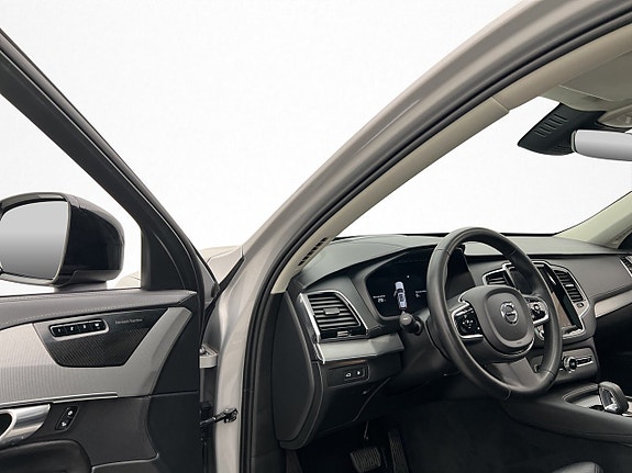 Volvo XC90 16 of 30