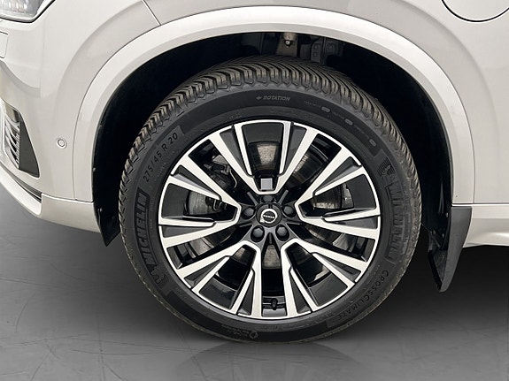 Volvo XC90 10 of 30