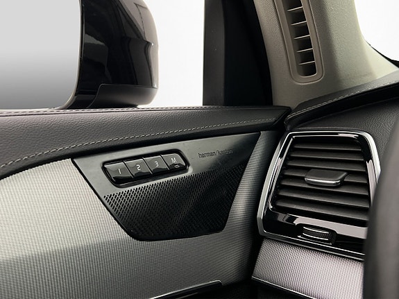 Volvo XC90 14 of 30
