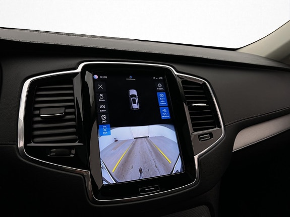 Volvo XC90 26 of 30