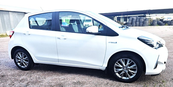 Toyota Yaris 4 of 12