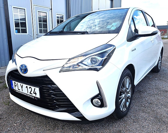 Toyota Yaris 8 of 12