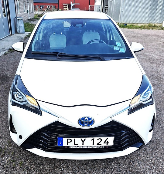 Toyota Yaris 2 of 12