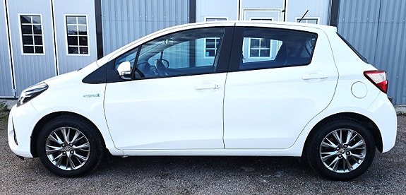 Toyota Yaris 7 of 12
