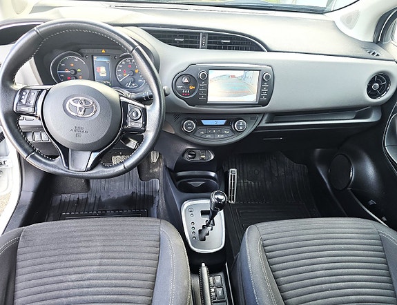 Toyota Yaris 9 of 12