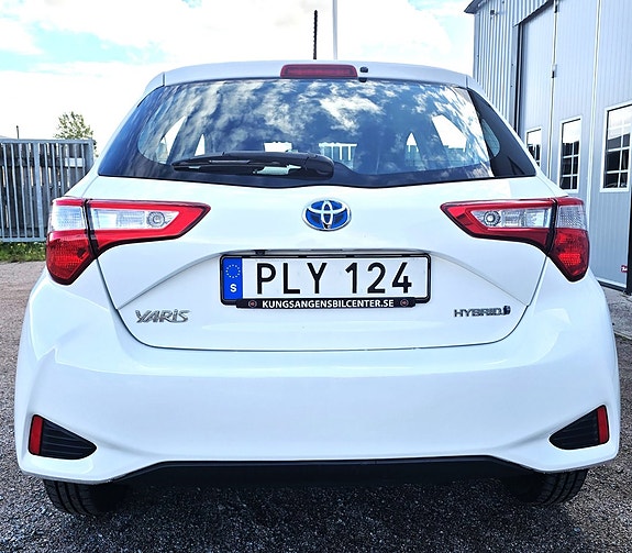 Toyota Yaris 6 of 12