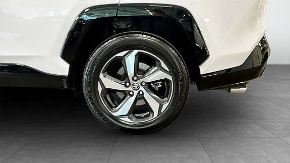 Toyota RAV4 6 of 16