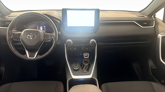 Toyota RAV4 10 of 16