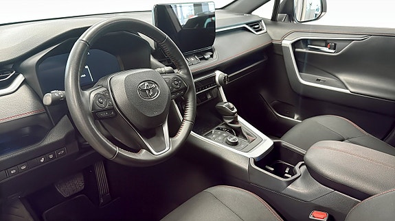 Toyota RAV4 7 of 16