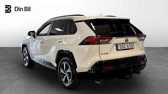 Toyota RAV4 3 of 16