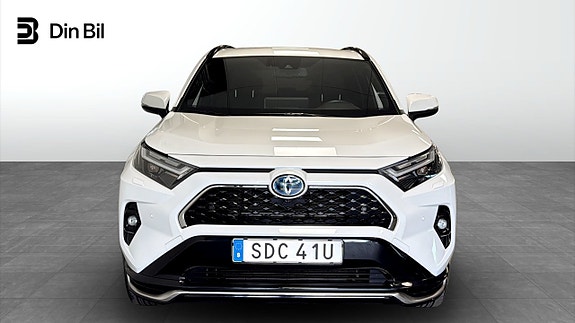 Toyota RAV4 4 of 16