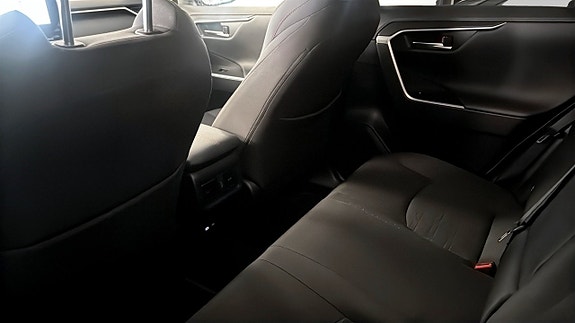 Toyota RAV4 11 of 16