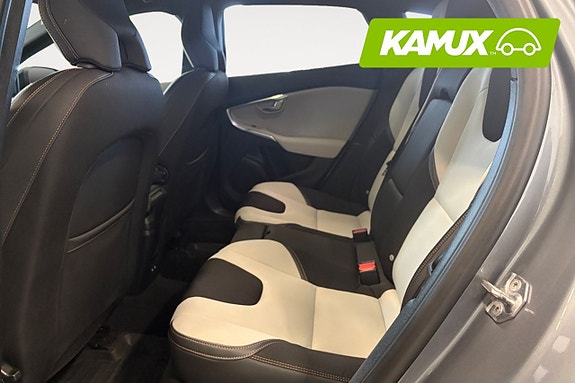 Volvo V40 Cross Country 14 of 20