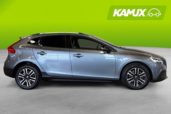 Volvo V40 Cross Country 2 of 20