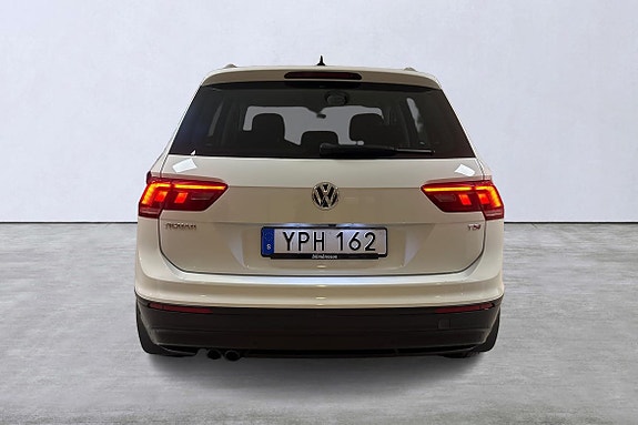 Volkswagen Tiguan 5 of 14