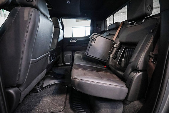 Chevrolet Silverado EV 26 of 30