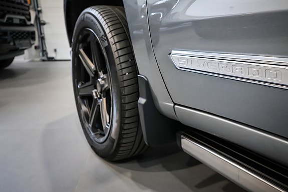 Chevrolet Silverado EV 11 of 30