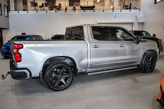 Chevrolet Silverado EV 3 of 30