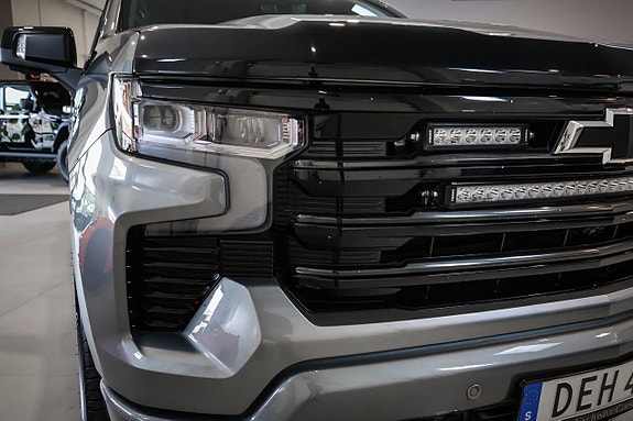 Chevrolet Silverado EV 9 of 30