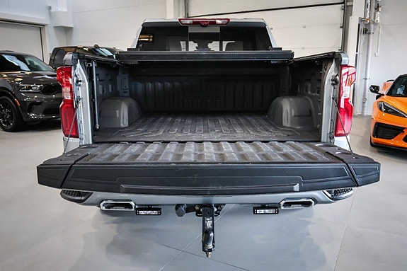 Chevrolet Silverado EV 7 of 30