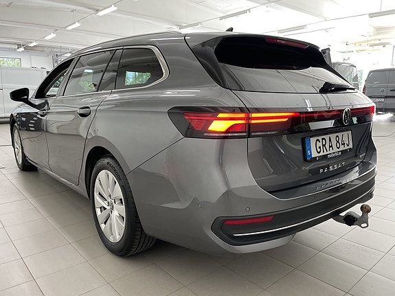Volkswagen Passat 5 of 19