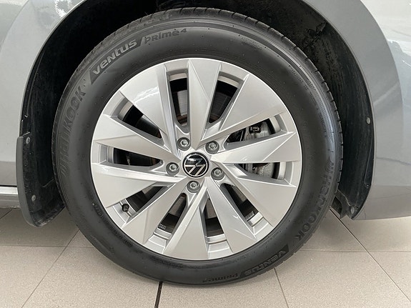 Volkswagen Passat 14 of 19
