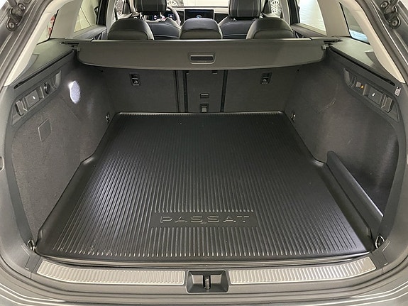 Volkswagen Passat 11 of 19