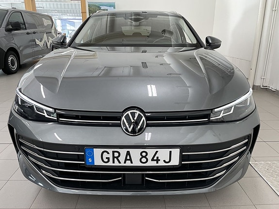 Volkswagen Passat 4 of 19