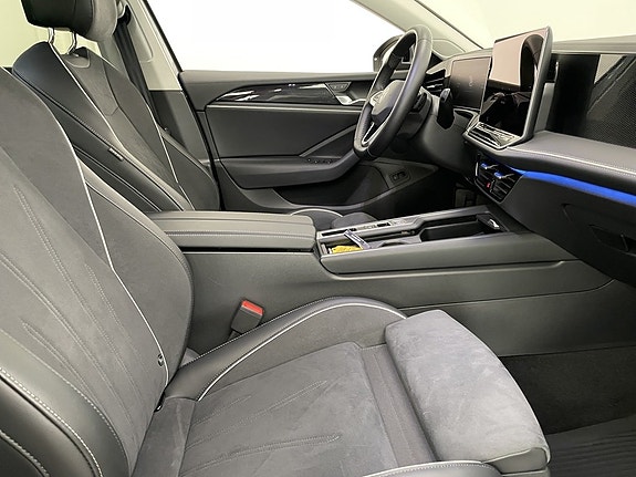 Volkswagen Passat 13 of 19