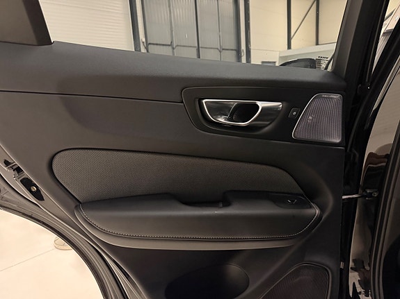 Volvo XC60 17 of 21