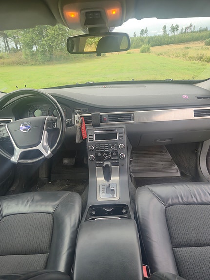 Volvo V70 12 of 16