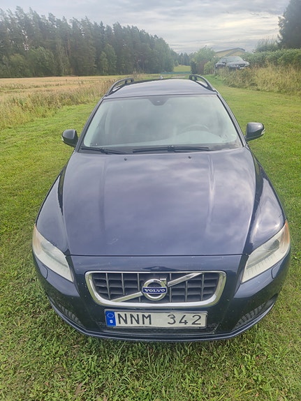 Volvo V70 2 of 16