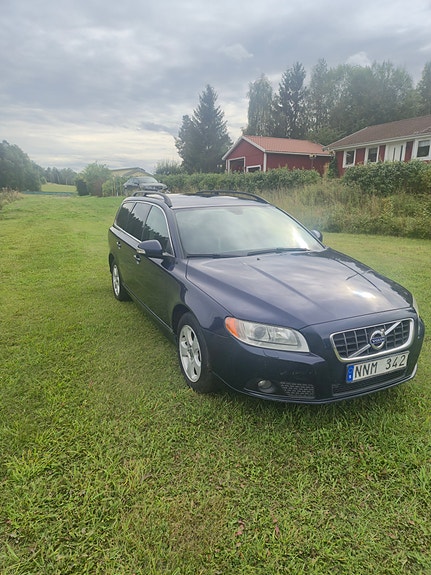 Volvo V70 8 of 16