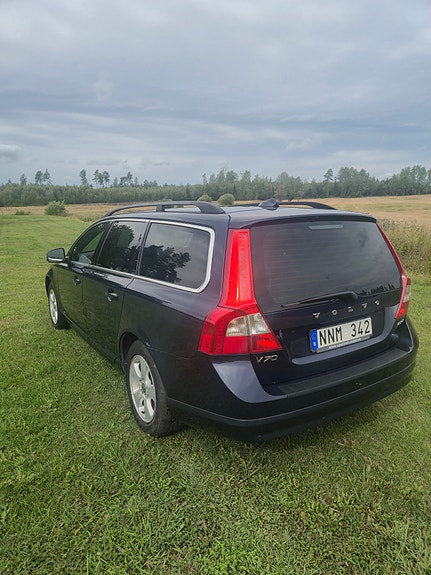 Volvo V70 3 of 16