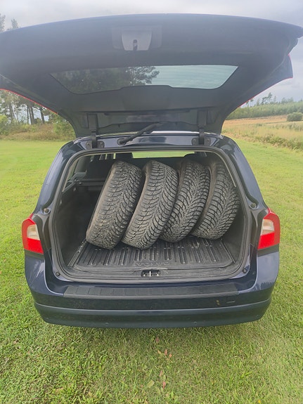 Volvo V70 10 of 16