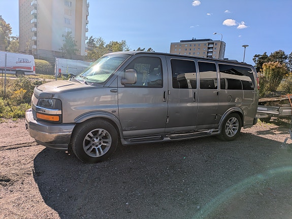 Chevrolet Express 2 of 5