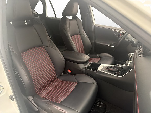 Toyota RAV4 17 of 30