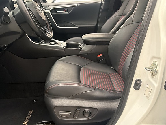 Toyota RAV4 14 of 30