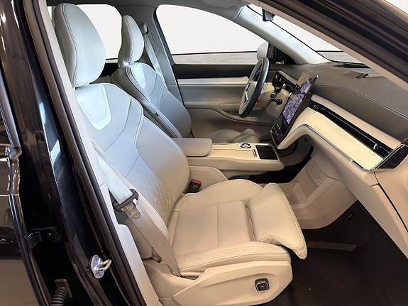 Volvo EX90 17 of 22