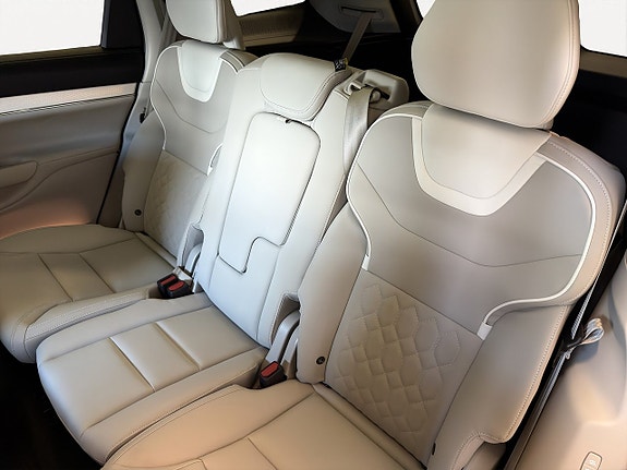 Volvo EX90 13 of 22