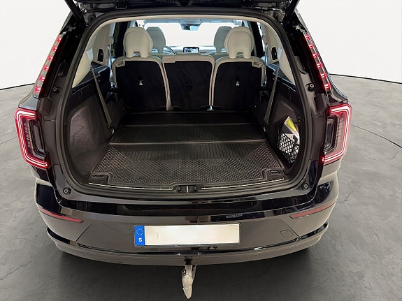 Volvo EX90 8 of 22